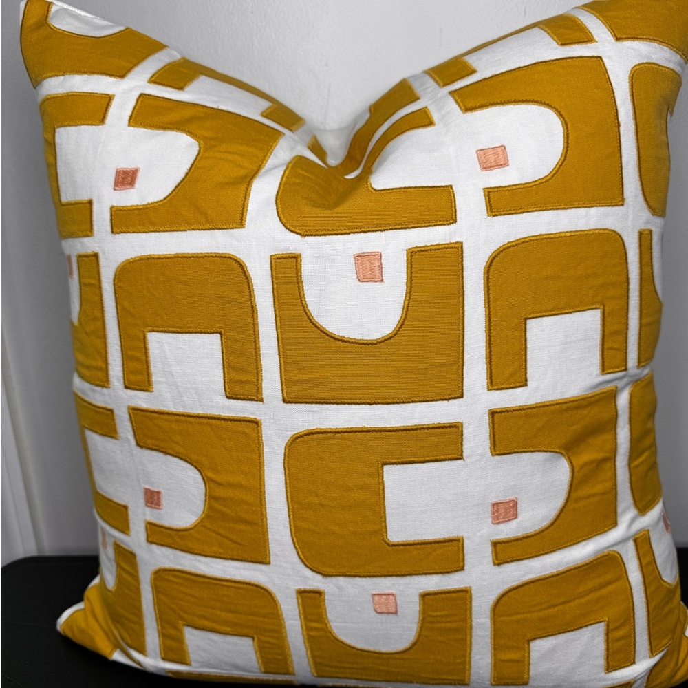 SCHUMACHER DEN APLLIQUE IN OCHRE